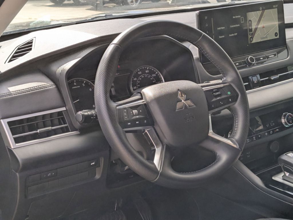 Thumbnail: 2025 Mitsubishi Outlander - 15