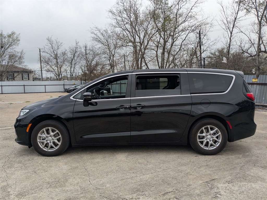 Thumbnail: 2025 Chrysler Pacifica - 5