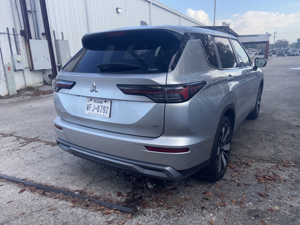 Certified 2025 Mitsubishi Outlander SE SUV