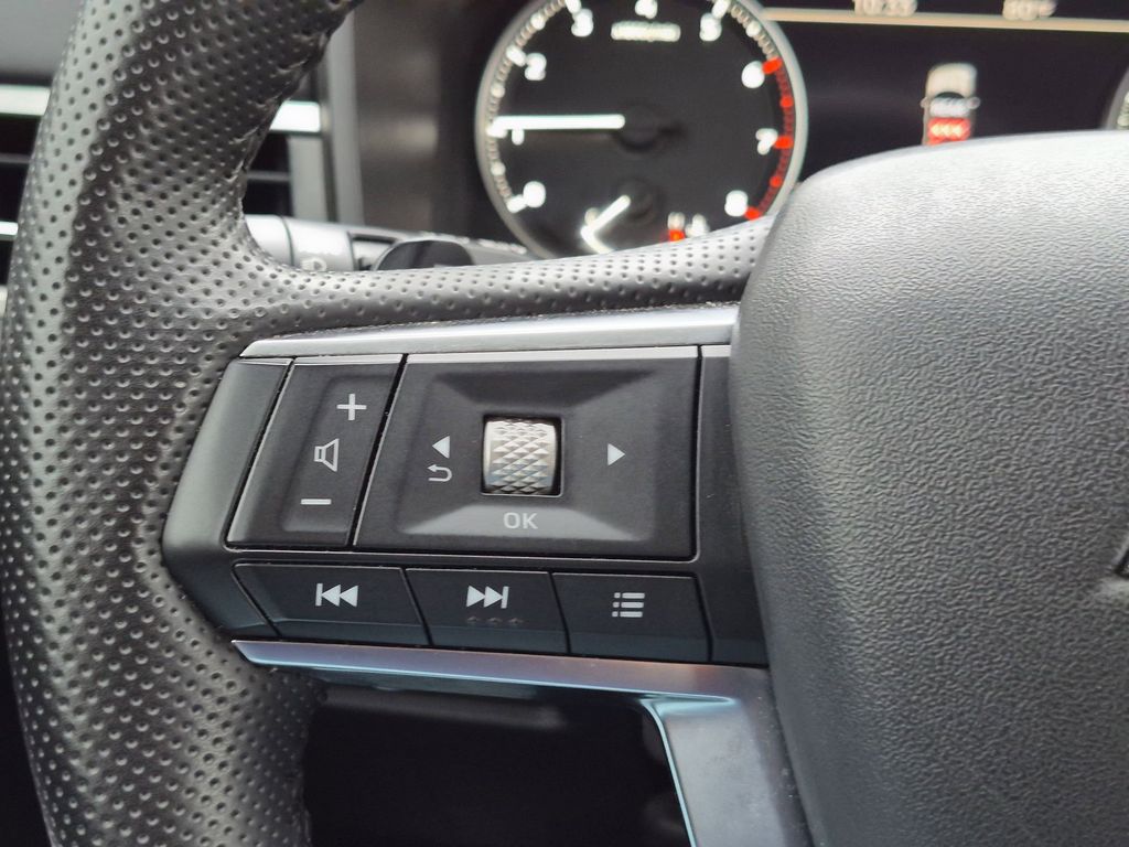 Thumbnail: 2025 Mitsubishi Outlander - 14