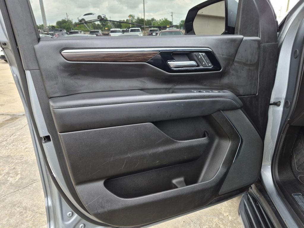 Thumbnail: 2025 Chevrolet Tahoe - 9