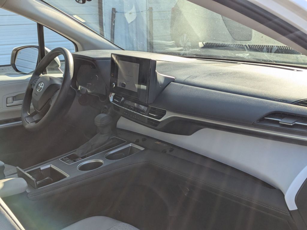 Thumbnail: 2025 Toyota Sienna - 30