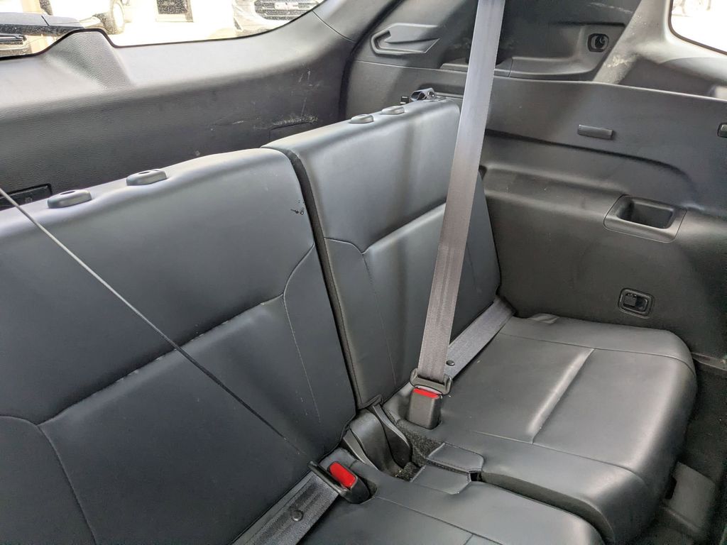 Thumbnail: 2025 Mitsubishi Outlander - 25