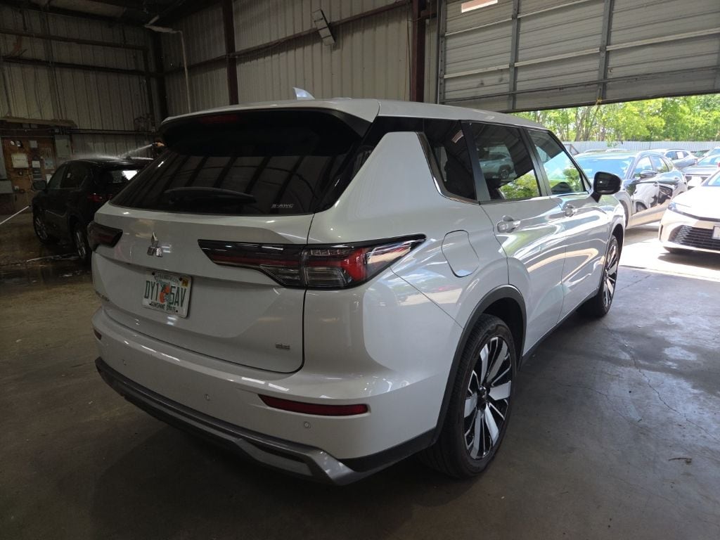 Thumbnail: 2025 Mitsubishi Outlander - 9