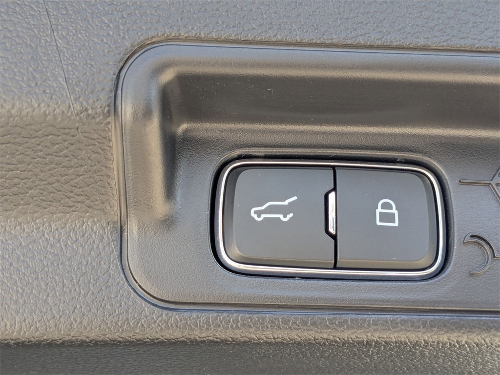 Thumbnail: 2025 Ford Explorer - 29