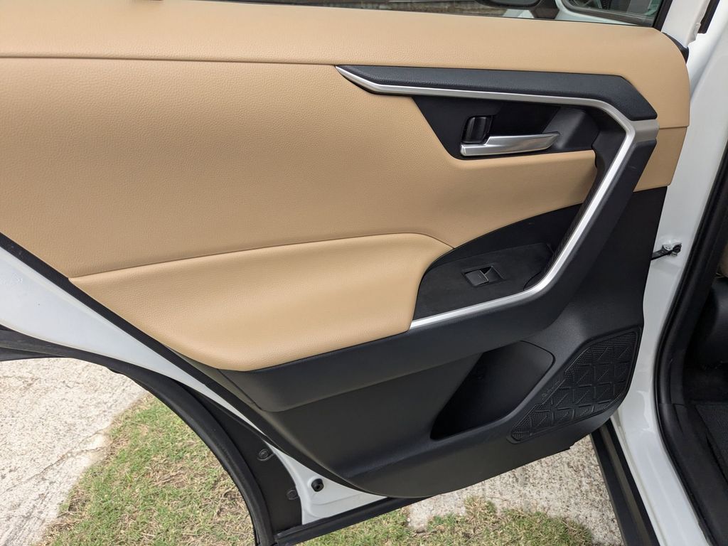 Thumbnail: 2025 Toyota RAV4 - 20