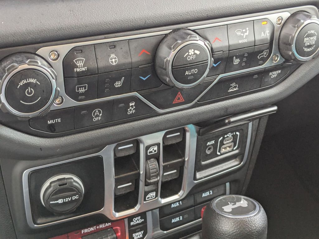 Thumbnail: 2025 Jeep Wrangler - 22