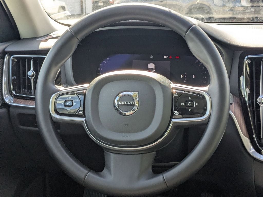 Thumbnail: 2025 Volvo S60 - 15