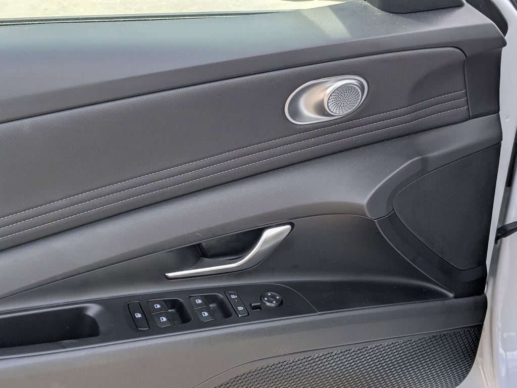 Thumbnail: 2025 Hyundai Elantra - 13