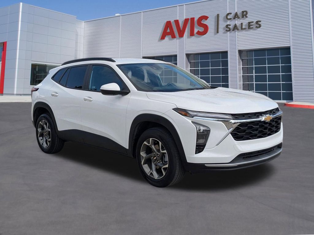 Thumbnail: 2025 Chevrolet Trax - 3