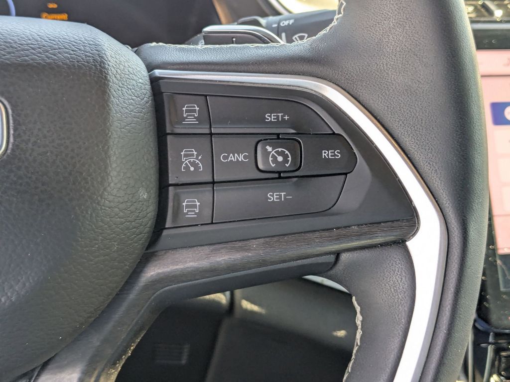 Thumbnail: 2024 Jeep Grand Cherokee L - 16