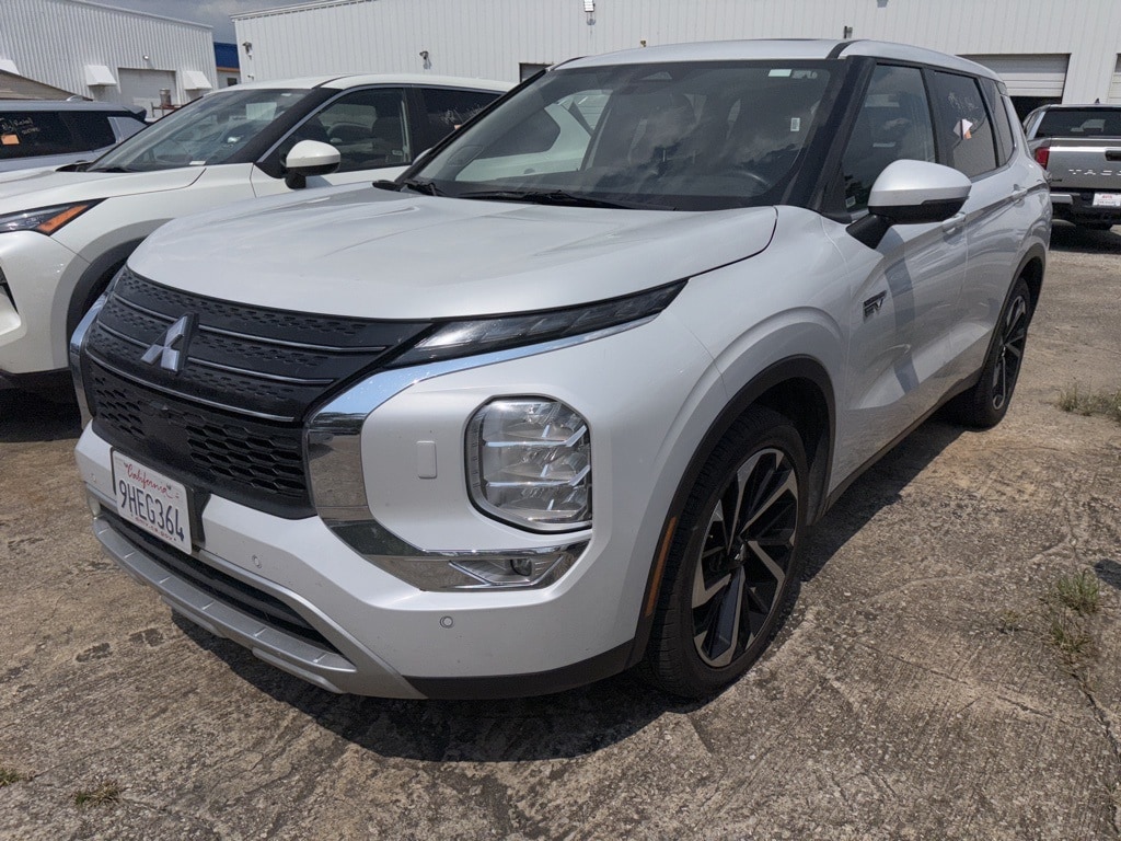 Thumbnail: 2023 Mitsubishi Outlander - 1