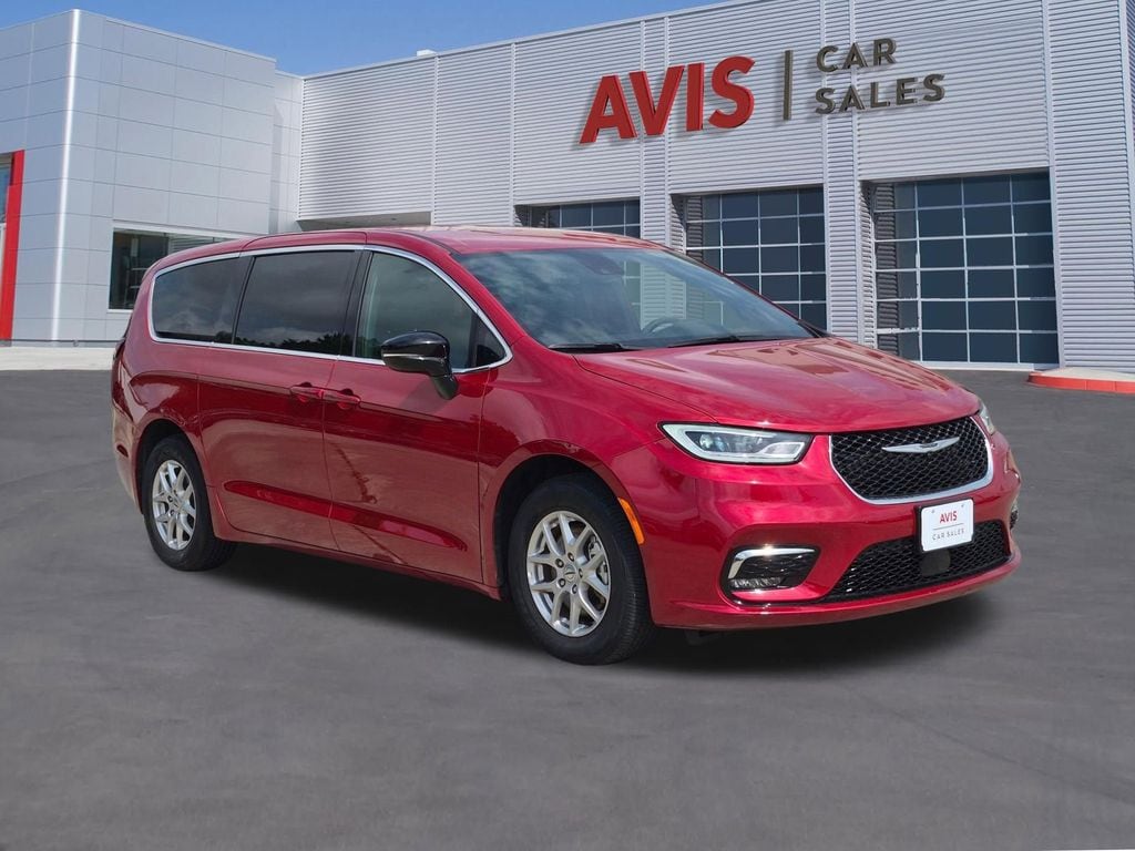 Thumbnail: 2025 Chrysler Pacifica - 3