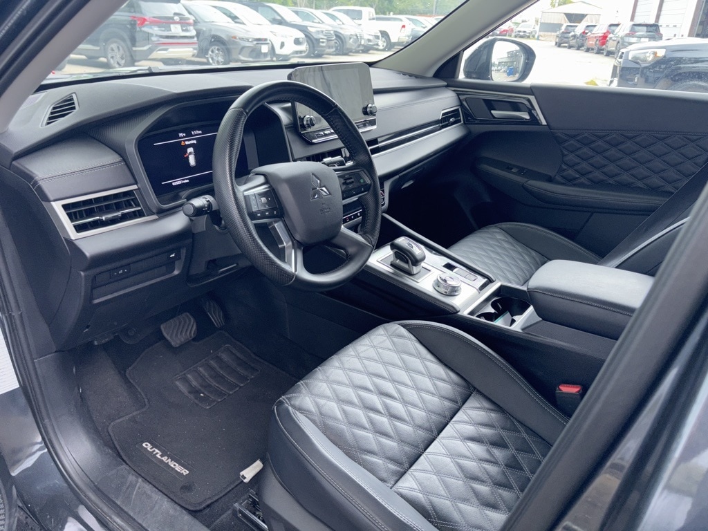 Thumbnail: 2024 Mitsubishi Outlander - 7