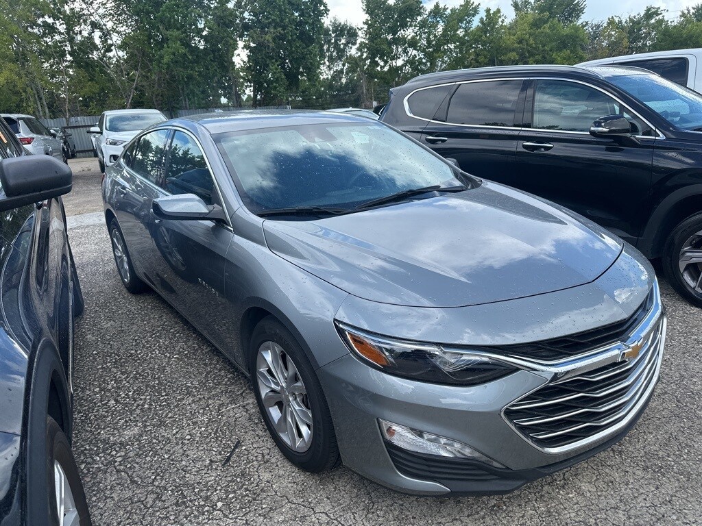 Thumbnail: 2023 Chevrolet Malibu - 3