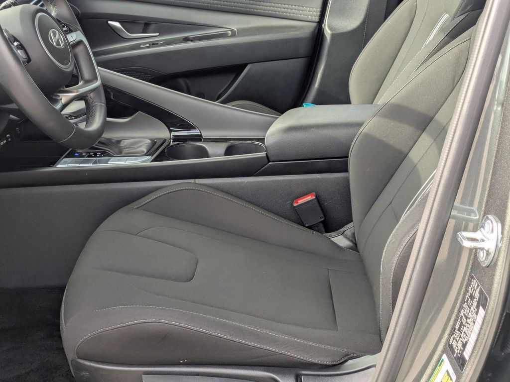 Thumbnail: 2025 Hyundai Elantra - 20