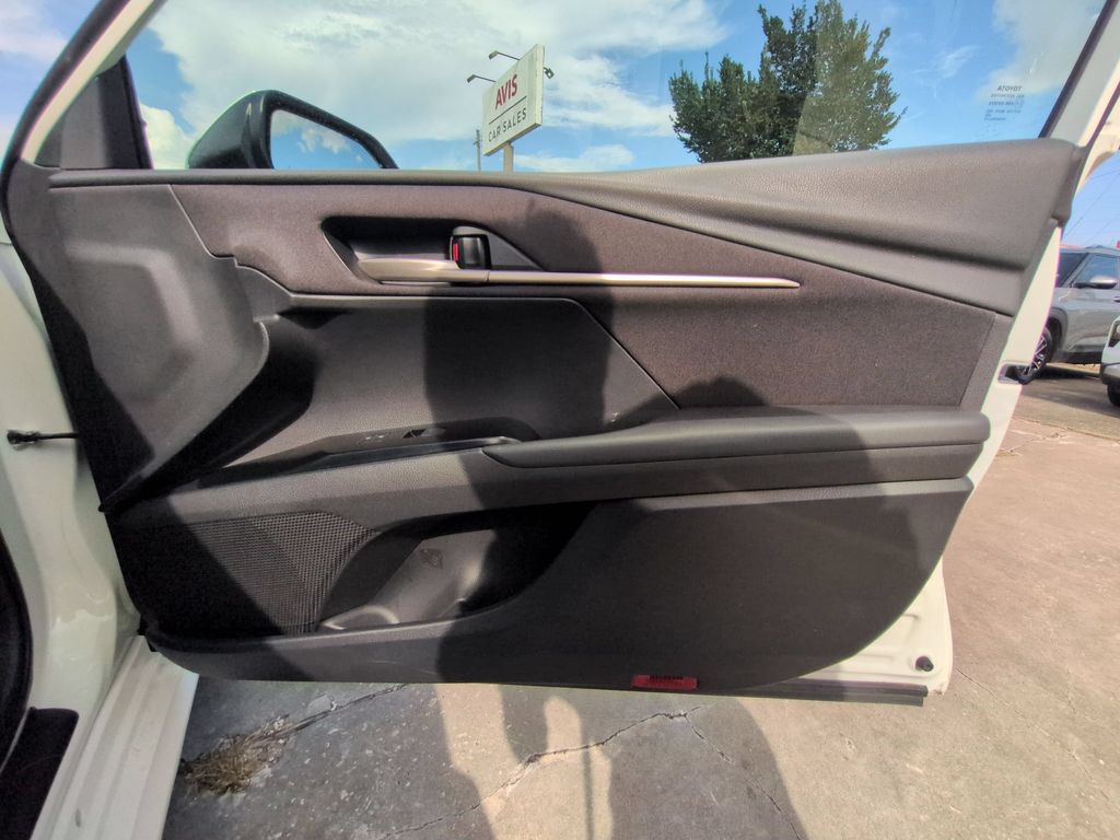 Thumbnail: 2025 Toyota Camry - 32
