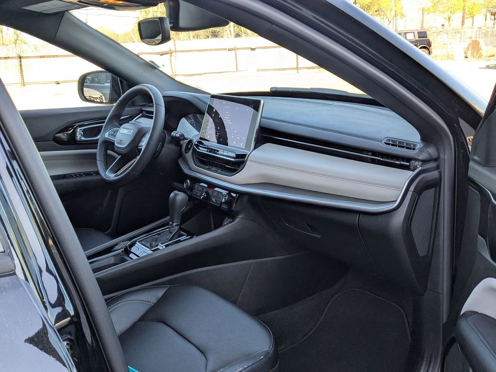 Thumbnail: 2025 Jeep Compass - 27