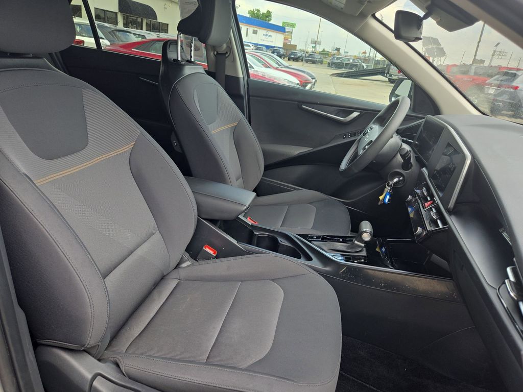 Thumbnail: 2025 Kia Niro - 30