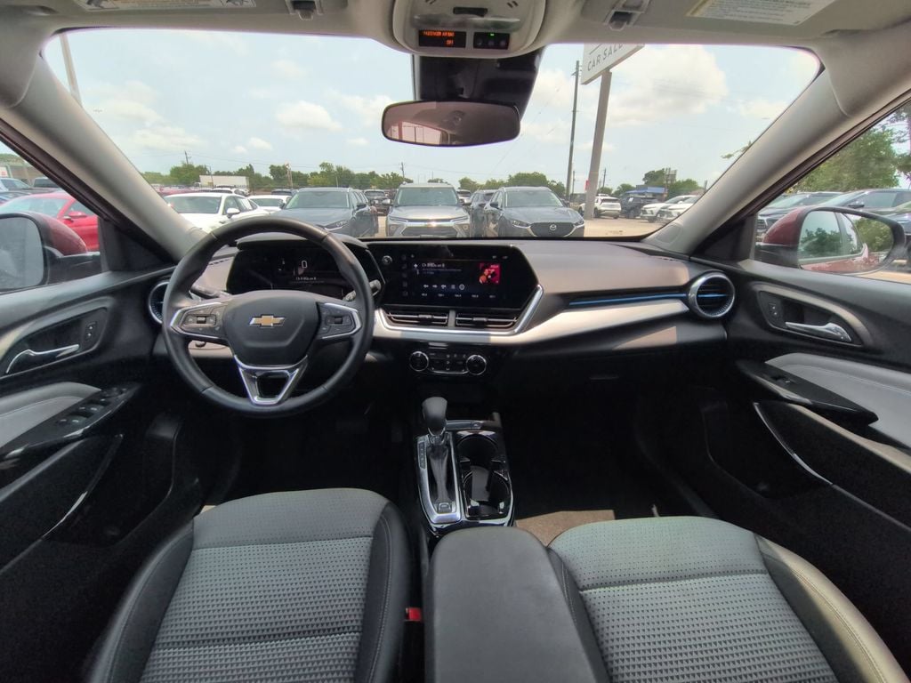 Thumbnail: 2025 Chevrolet Trax - 25