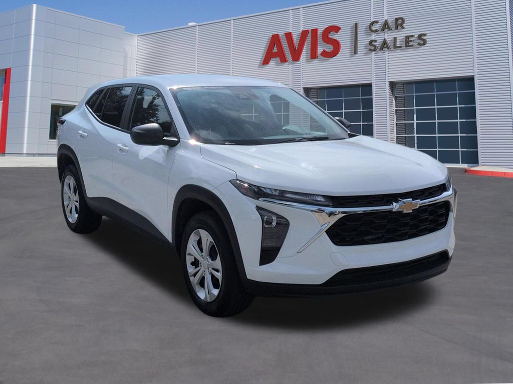 Thumbnail: 2025 Chevrolet Trax - 3