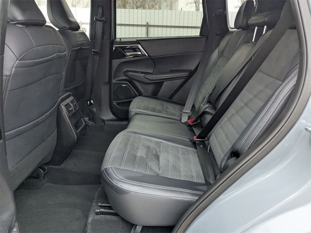 Thumbnail: 2025 Mitsubishi Outlander - 26