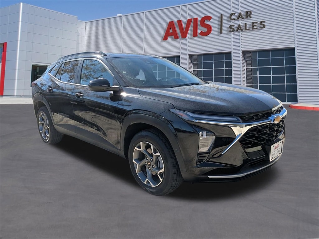 Thumbnail: 2025 Chevrolet Trax - 3