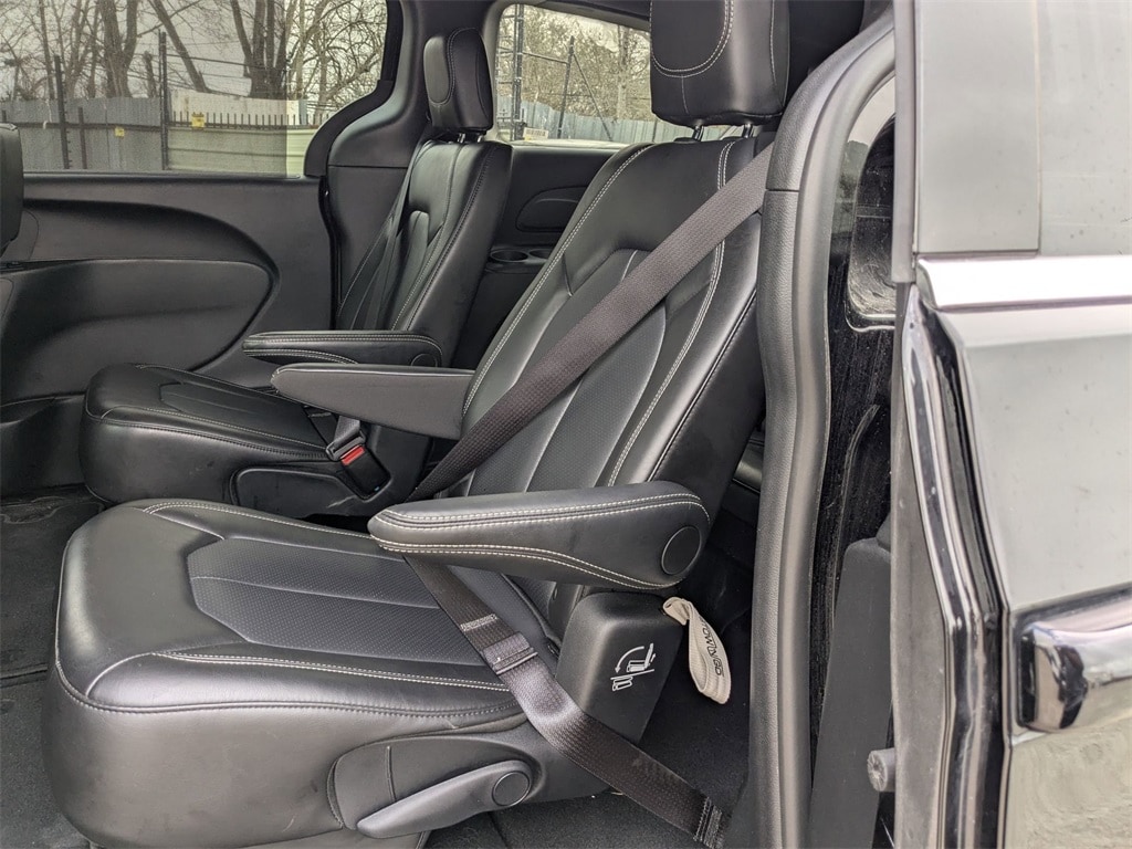 Thumbnail: 2025 Chrysler Pacifica - 7