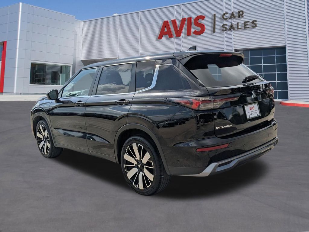 Thumbnail: 2025 Mitsubishi Outlander - 9