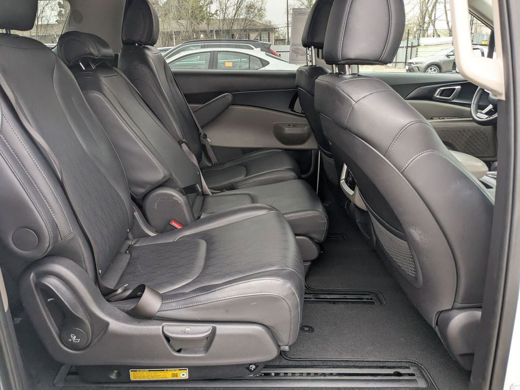 Thumbnail: 2025 Kia Carnival - 28