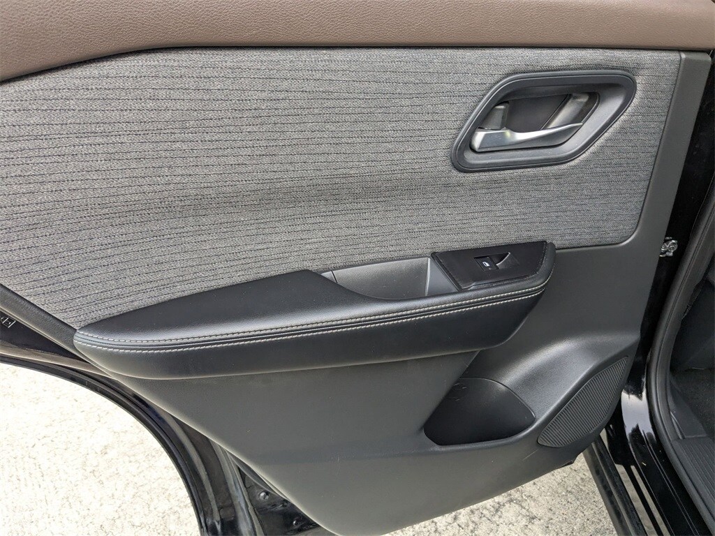 Thumbnail: 2023 Nissan Rogue - 25