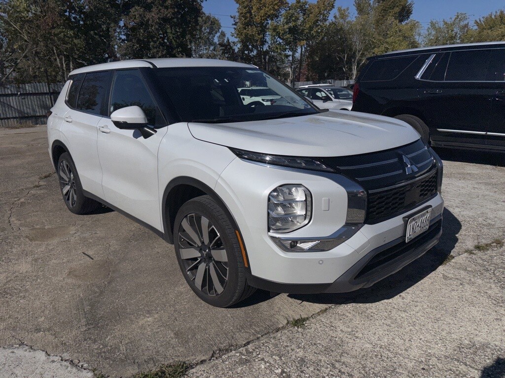 Thumbnail: 2025 Mitsubishi Outlander - 3