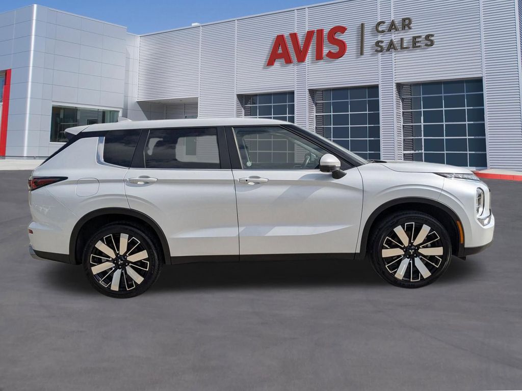 Thumbnail: 2025 Mitsubishi Outlander - 5
