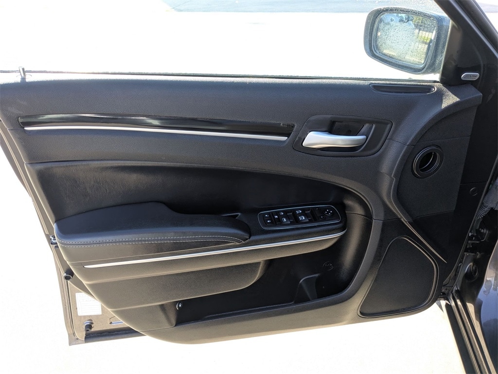 Thumbnail: 2023 Chrysler 300 - 8