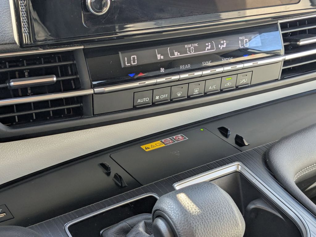 Thumbnail: 2025 Toyota Sienna - 22