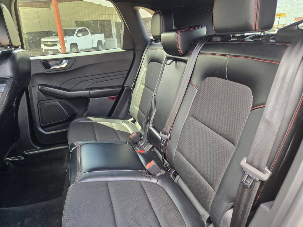 2025 Ford Escape ST-Line - Photo 27