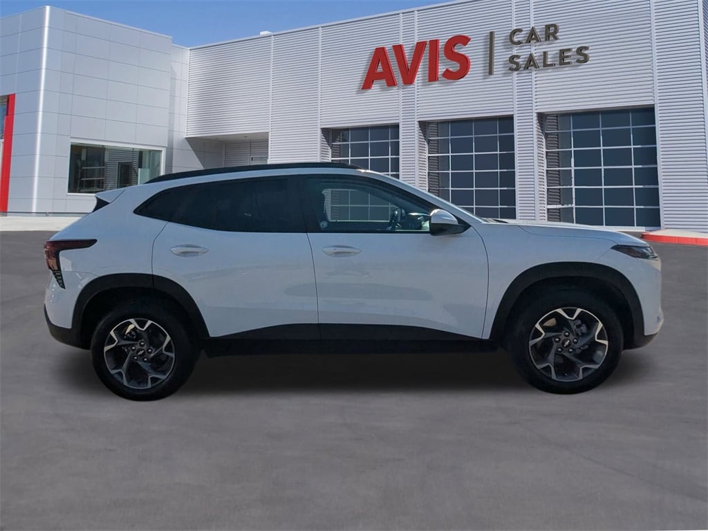 Thumbnail: 2025 Chevrolet Trax - 5