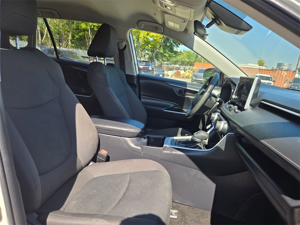 Thumbnail: 2025 Toyota RAV4 - 21