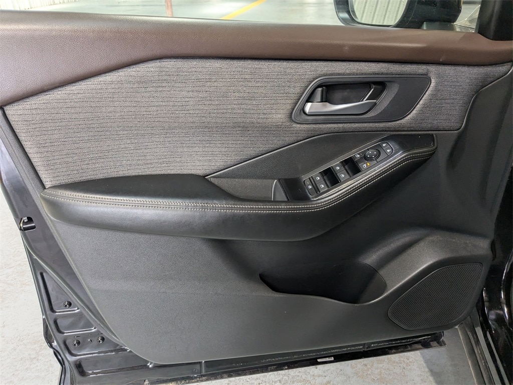 Thumbnail: 2023 Nissan Rogue - 11