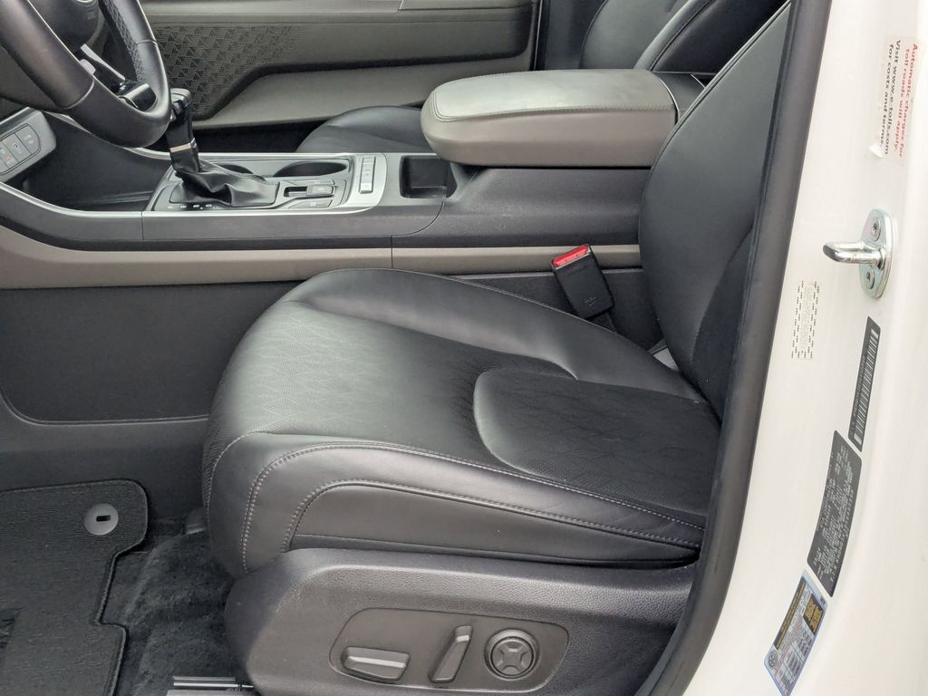 Thumbnail: 2025 Kia Carnival - 23