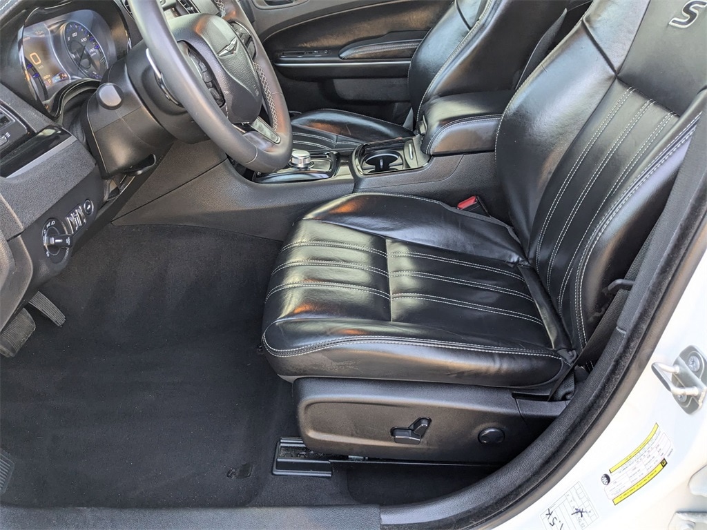 Thumbnail: 2023 Chrysler 300 - 26