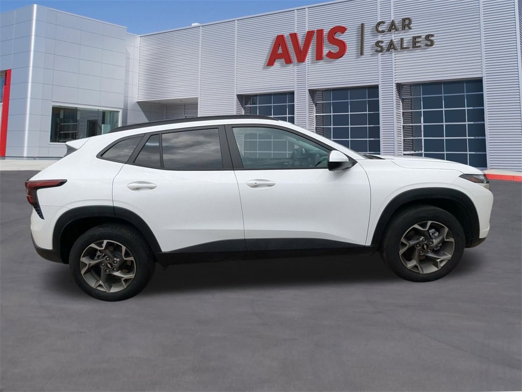 Thumbnail: 2025 Chevrolet Trax - 5