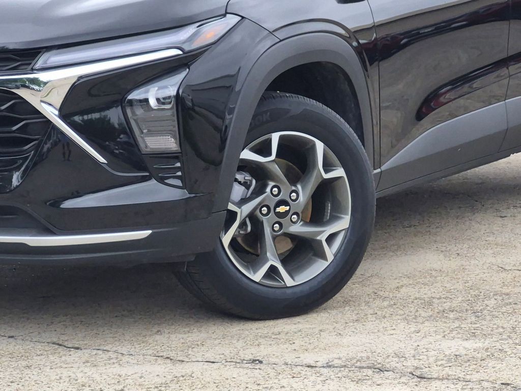 Thumbnail: 2025 Chevrolet Trax - 30
