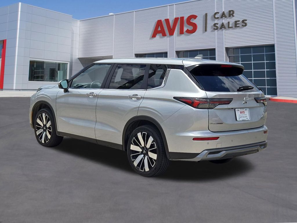 Thumbnail: 2025 Mitsubishi Outlander - 9