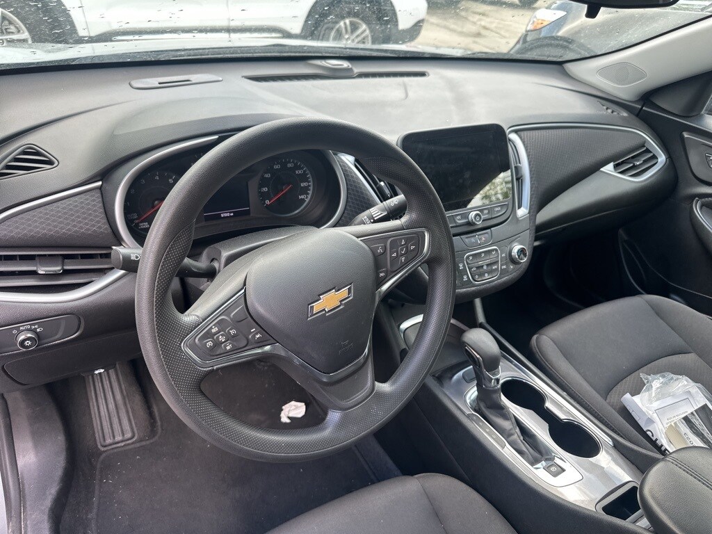 Thumbnail: 2023 Chevrolet Malibu - 6