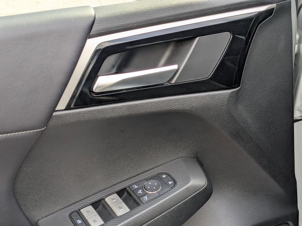 Thumbnail: 2025 Mitsubishi Outlander - 13