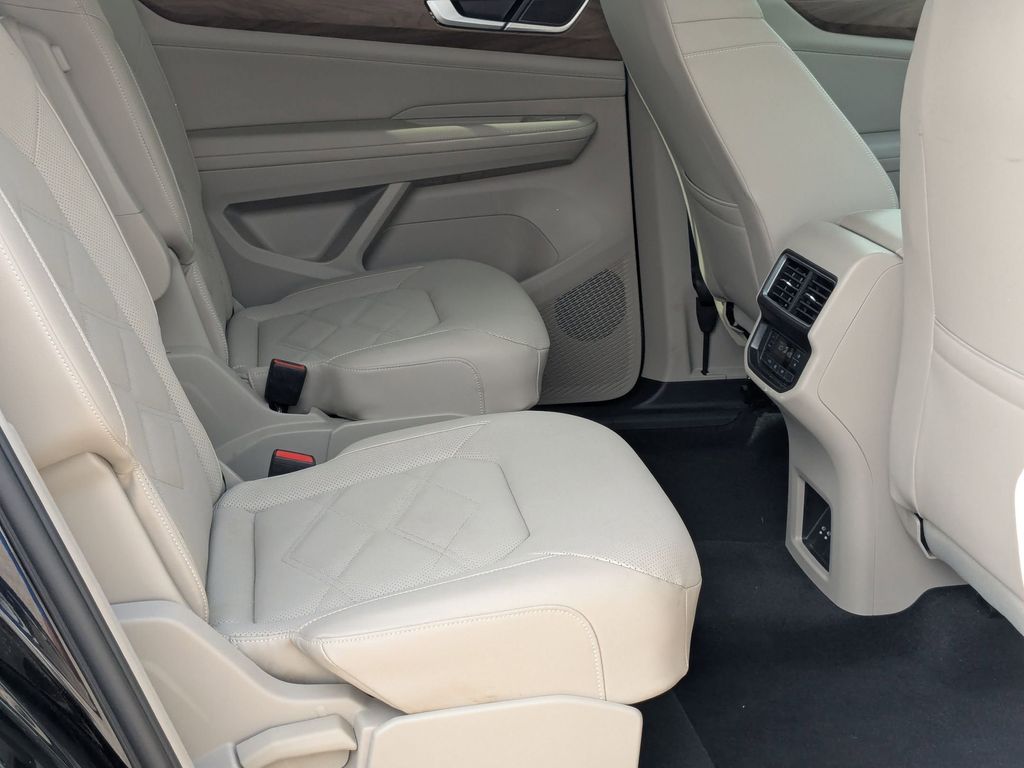 Thumbnail: 2025 Volkswagen Atlas - 30