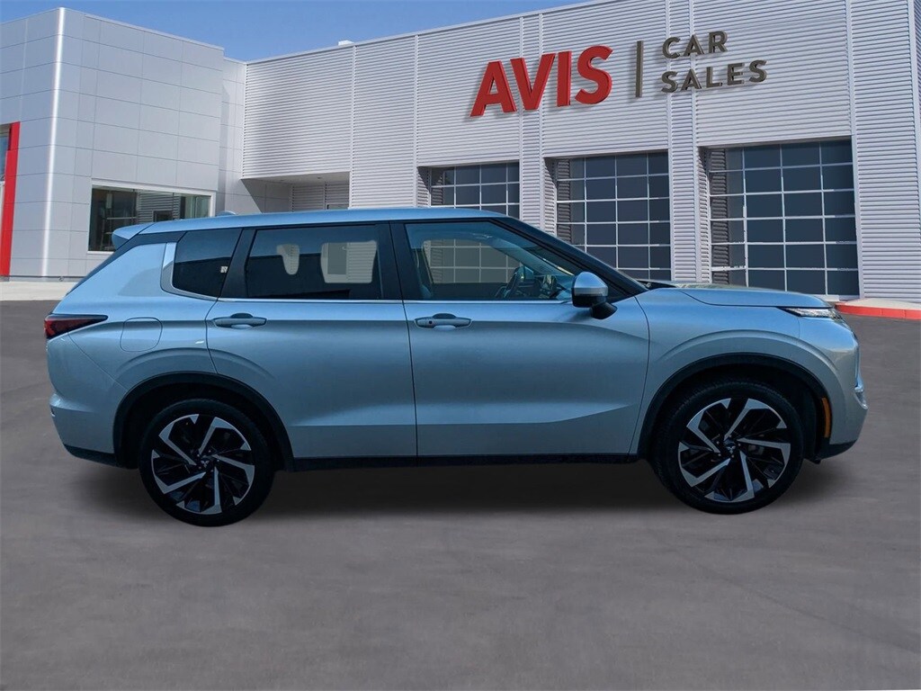 2024 Mitsubishi Outlander SE photo 4