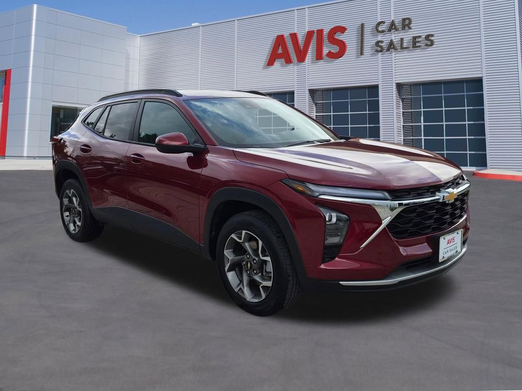 Thumbnail: 2025 Chevrolet Trax - 3