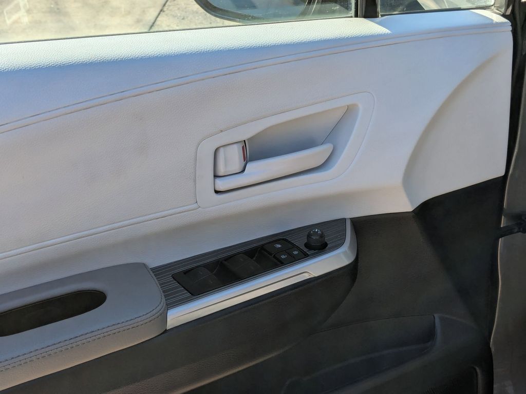 Thumbnail: 2025 Toyota Sienna - 13